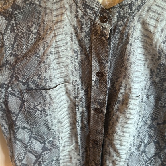Michael Kors Button Up Shirt Size 12 Gray Black Animal Print Band Collar - Picture 3 of 13